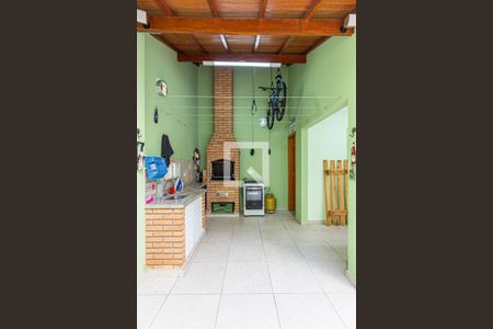 Casa à venda com 243m², 3 quartos e 5 vagas Casa à venda com 243m², 3 quartos e 5 vagasQuintal Fundos / Área de Churrasco