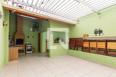 Casa à venda com 243m², 3 quartos e 5 vagas Casa à venda com 243m², 3 quartos e 5 vagasQuintal Fundos / Área de Churrasco