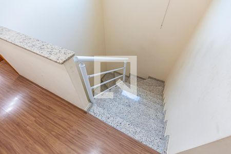 Casa à venda com 243m², 3 quartos e 5 vagas Casa à venda com 243m², 3 quartos e 5 vagasEscada Dormitórios