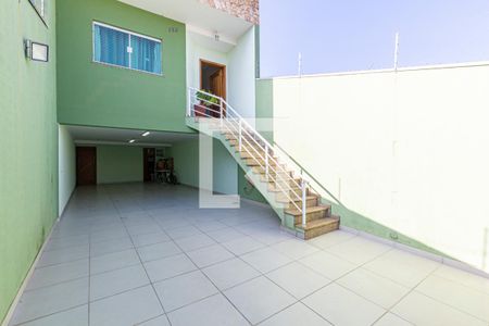 Casa à venda com 243m², 3 quartos e 5 vagas Casa à venda com 243m², 3 quartos e 5 vagasFrente do Imóvel