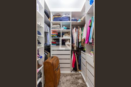 Casa à venda com 243m², 3 quartos e 5 vagas Casa à venda com 243m², 3 quartos e 5 vagasCloset da Suite Master