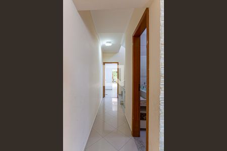Corredor de casa à venda com 3 quartos, 243m² em Vila Scarpelli, Santo André