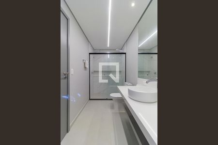 Casa à venda com 399m², 3 quartos e 4 vagas Casa à venda com 399m², 3 quartos e 4 vagasEdícula - Banheiro