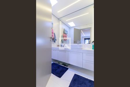 Casa à venda com 399m², 3 quartos e 4 vagas Casa à venda com 399m², 3 quartos e 4 vagasSuíte Principal - Banheiro