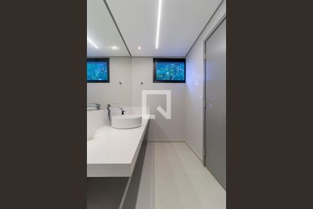 Casa à venda com 399m², 3 quartos e 4 vagas Casa à venda com 399m², 3 quartos e 4 vagasEdícula - Banheiro