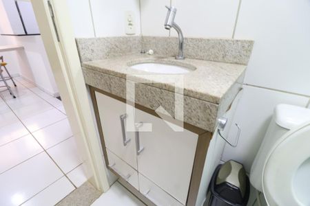 Banheiro Social de apartamento para alugar com 2 quartos, 52m² em Santa Mônica, Uberlândia