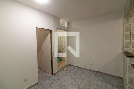 Sala de casa para alugar com 2 quartos, 70m² em Jardim Oliveiras, Taboão da Serra