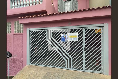 Casa à venda com 167m², 4 quartos e 2 vagasFachada