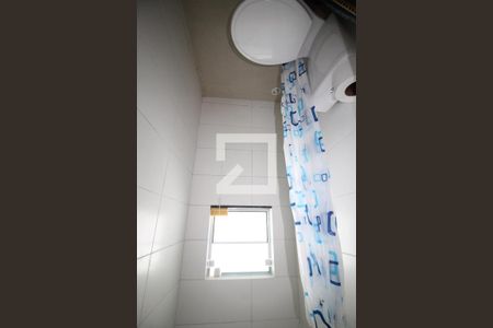Banheiro de kitnet/studio para alugar com 1 quarto, 15m² em Vila Canero, São Paulo