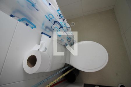 Banheiro de kitnet/studio para alugar com 1 quarto, 15m² em Vila Canero, São Paulo