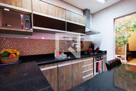 Casa à venda com 220m², 3 quartos e 4 vagas Casa à venda com 220m², 3 quartos e 4 vagasCozinha