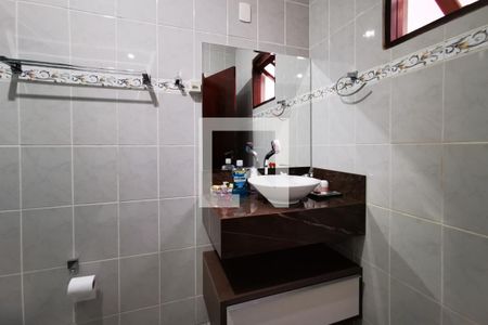 Casa à venda com 220m², 3 quartos e 4 vagas Casa à venda com 220m², 3 quartos e 4 vagasBanheiro 1