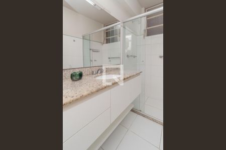 Banheiro da Suíte de apartamento à venda com 3 quartos, 145m² em Independência, Porto Alegre