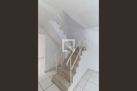 Escada de casa para alugar com 2 quartos, 86m² em Jardim Vergueiro, São Paulo