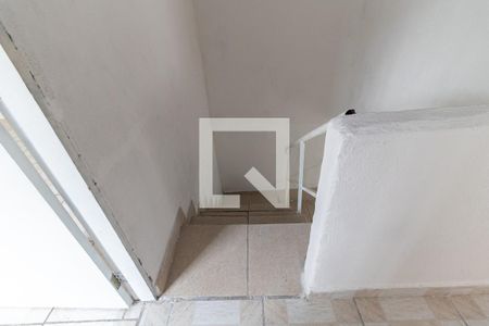 Escada de casa para alugar com 2 quartos, 86m² em Jardim Vergueiro, São Paulo