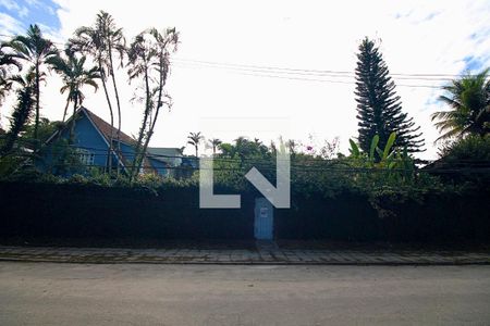 Casa à venda com 400m², 6 quartos e 4 vagasFachada