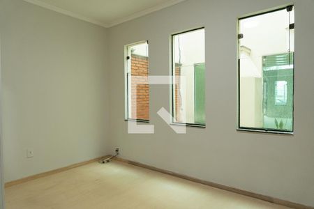 Casa à venda com 353m², 3 quartos e 5 vagasSala