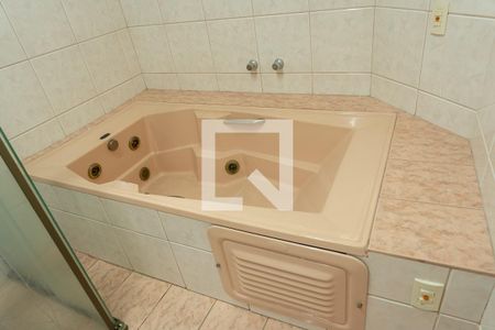 Casa à venda com 353m², 3 quartos e 5 vagasBanheiro da Suíte