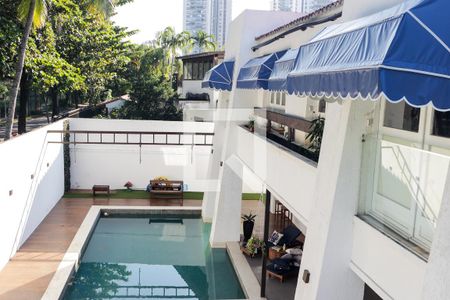 Casa à venda com 875m², 4 quartos e 4 vagas Casa à venda com 875m², 4 quartos e 4 vagasVista