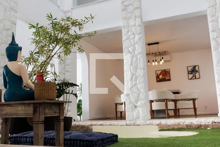 Casa à venda com 875m², 4 quartos e 4 vagas Casa à venda com 875m², 4 quartos e 4 vagasJardim de Inverno