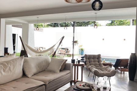 Sala de casa à venda com 4 quartos, 875m² em Barra da Tijuca, Rio de Janeiro