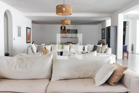 Sala de casa à venda com 4 quartos, 875m² em Barra da Tijuca, Rio de Janeiro