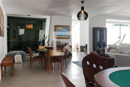 Sala de casa à venda com 4 quartos, 875m² em Barra da Tijuca, Rio de Janeiro