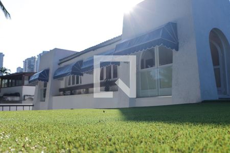 Casa à venda com 875m², 4 quartos e 4 vagas Casa à venda com 875m², 4 quartos e 4 vagasArea Comum