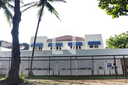 Casa à venda com 875m², 4 quartos e 4 vagas Casa à venda com 875m², 4 quartos e 4 vagasFachada