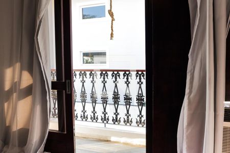 Casa à venda com 875m², 4 quartos e 4 vagas Casa à venda com 875m², 4 quartos e 4 vagasVaranda da Suíte 3