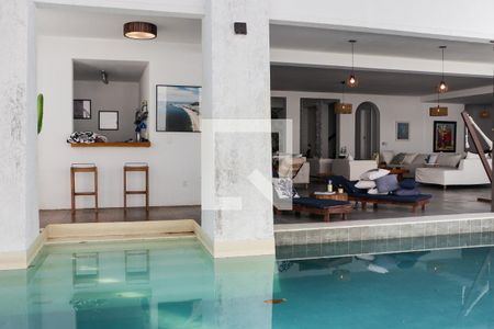 Casa à venda com 875m², 4 quartos e 4 vagas Casa à venda com 875m², 4 quartos e 4 vagasArea Comum