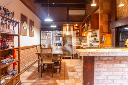 Casa para alugar com 300m², 4 quartos e 4 vagas Casa para alugar com 300m², 4 quartos e 4 vagasCozinha