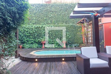 Casa para alugar com 300m², 4 quartos e 4 vagas Casa para alugar com 300m², 4 quartos e 4 vagasÁrea externa - piscina