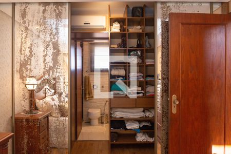 Casa para alugar com 300m², 4 quartos e 4 vagas Casa para alugar com 300m², 4 quartos e 4 vagasCloset da suíte