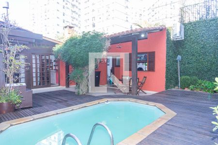 Casa para alugar com 300m², 4 quartos e 4 vagas Casa para alugar com 300m², 4 quartos e 4 vagasÁrea externa - piscina