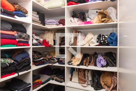 Casa para alugar com 300m², 4 quartos e 4 vagas Casa para alugar com 300m², 4 quartos e 4 vagasCloset Quarto 3