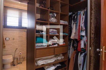 Casa para alugar com 300m², 4 quartos e 4 vagas Casa para alugar com 300m², 4 quartos e 4 vagasCloset da suíte