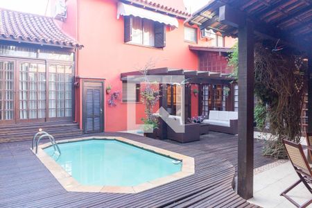 Casa para alugar com 300m², 4 quartos e 4 vagas Casa para alugar com 300m², 4 quartos e 4 vagasÁrea externa - piscina