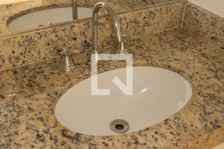 Apartamento à venda com 80m², 2 quartos e 1 vaga Apartamento à venda com 80m², 2 quartos e 1 vagaBanheiro da Suíte