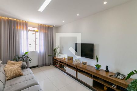 Sala de casa à venda com 3 quartos, 583m² em Santa Maria, Belo Horizonte