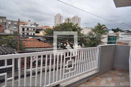 Sacada de casa para alugar com 3 quartos, 220m² em Parque Vitoria, São Paulo