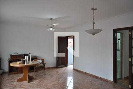 Sala de casa para alugar com 3 quartos, 220m² em Parque Vitoria, São Paulo