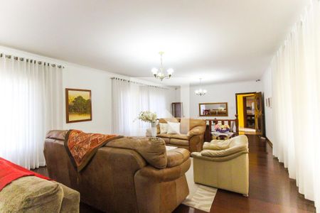 Sala de casa para alugar com 3 quartos, 600m² em Vila Romanópolis, Ferraz de Vasconcelos