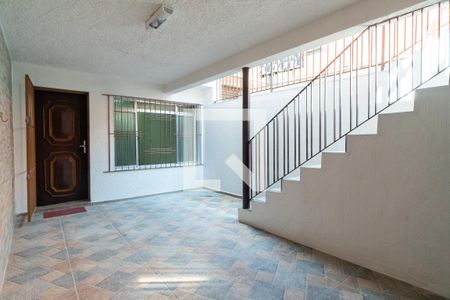 Casa à venda com 112m², 4 quartos e 1 vaga Casa à venda com 112m², 4 quartos e 1 vagaQuintal de entrada