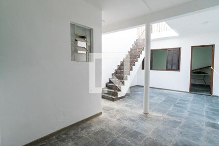 Casa à venda com 112m², 4 quartos e 1 vaga Casa à venda com 112m², 4 quartos e 1 vagaQuintal dos fundos