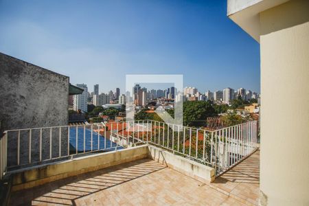 Casa para alugar com 250m², 4 quartos e 2 vagas Casa para alugar com 250m², 4 quartos e 2 vagasVaranda