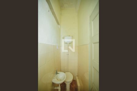 Casa para alugar com 250m², 4 quartos e 2 vagas Casa para alugar com 250m², 4 quartos e 2 vagasBanheiro de Serviço