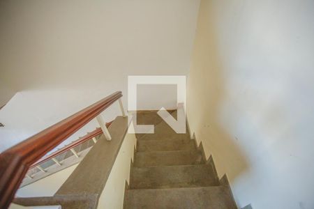 Casa para alugar com 250m², 4 quartos e 2 vagas Casa para alugar com 250m², 4 quartos e 2 vagasEscadas