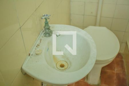 Casa para alugar com 250m², 4 quartos e 2 vagas Casa para alugar com 250m², 4 quartos e 2 vagasBanheiro de Serviço - Torneira