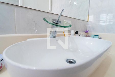 Casa à venda com 155m², 4 quartos e 2 vagasBanheiro da Suíte Detalhe